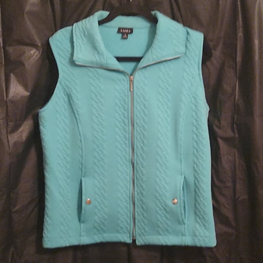 Links green sweater vest with snap pockets - Picture 2 of 9